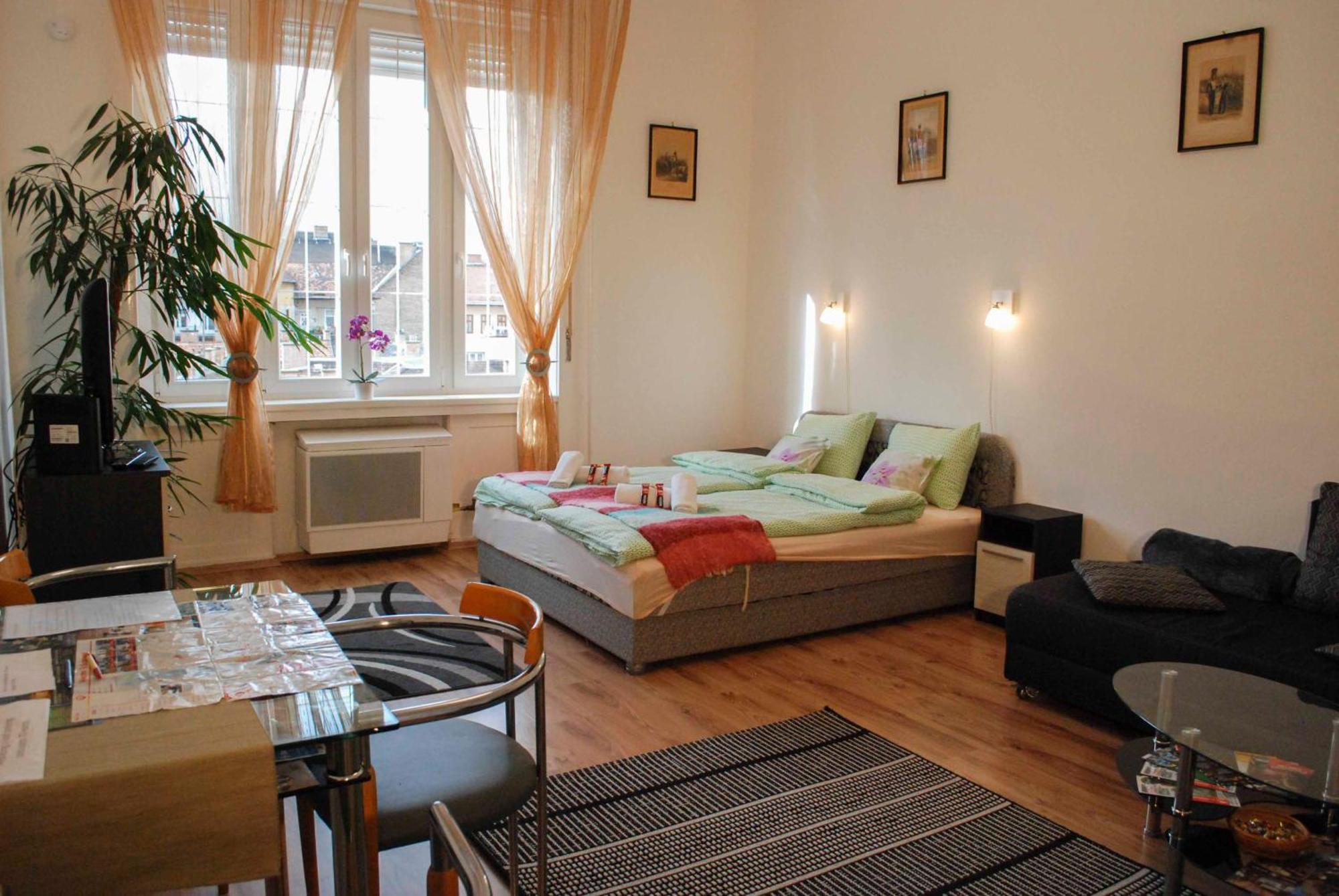 Guarded Garage!!! Downtown Apartment Near The New York Coffee House, Budapest